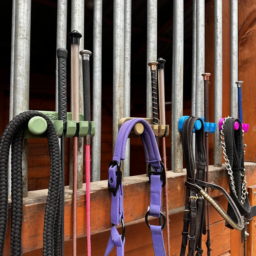 WhipEase 3+hook – Magnetyczny wieszak na baty z dodatkowym hakiem